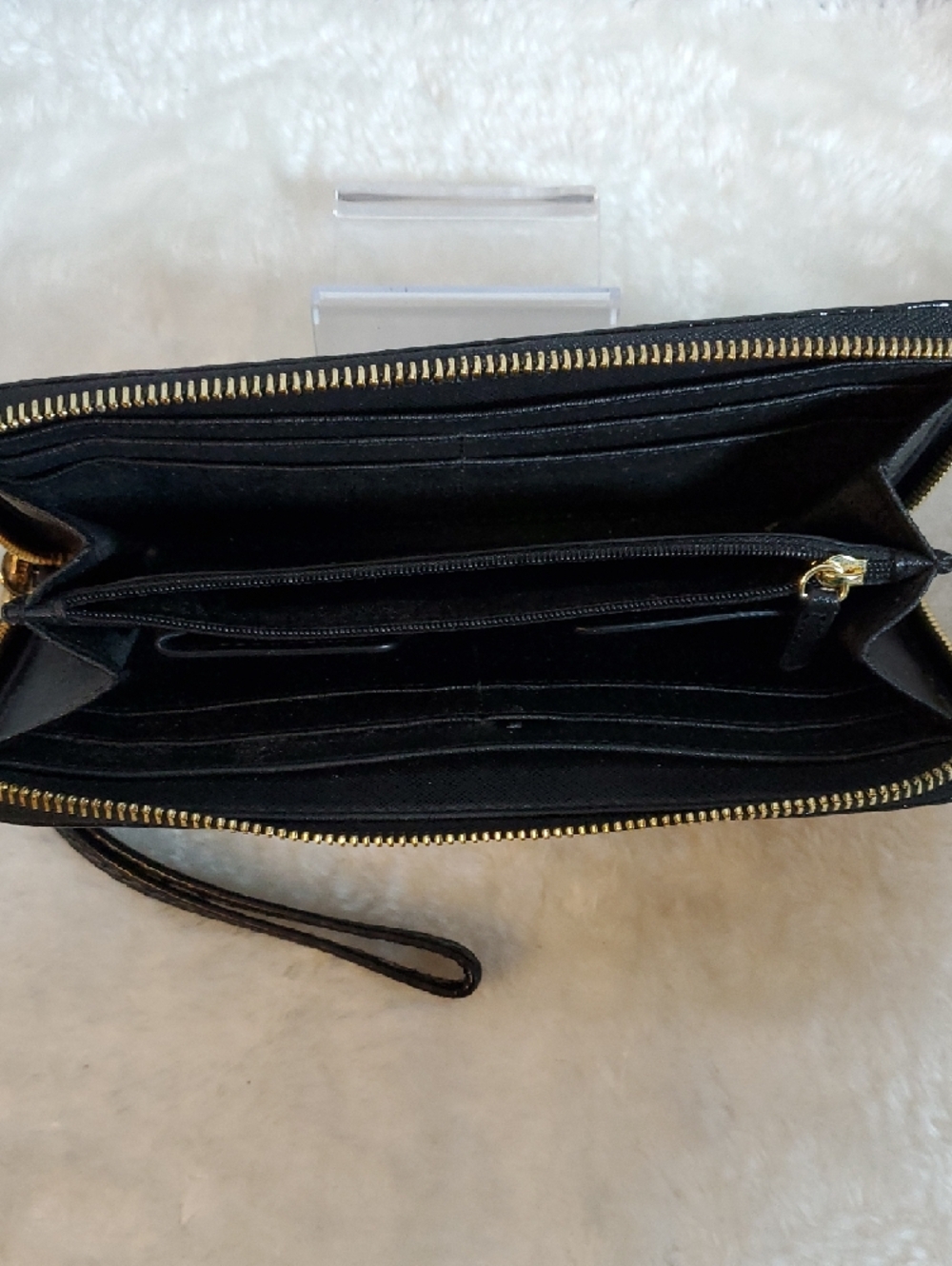 Michael Kors Black Patent Python Embossed Wristlet Wallet with Gold Plaque EUC - Picture 7 of 9